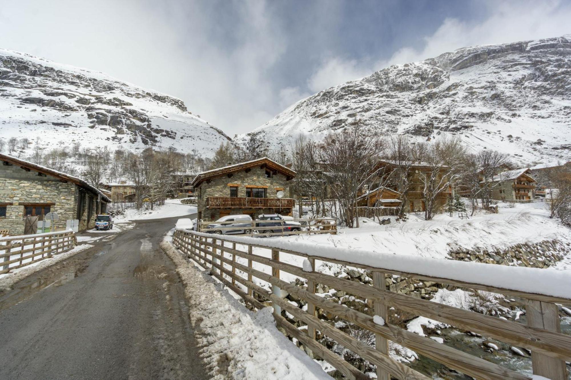 Chalet Les Moulins บอนเนวัล-ซัวร์-อาร์ค ภายนอก รูปภาพ